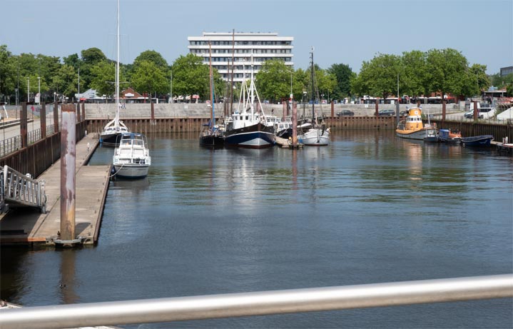 Alte Traditionsschiffe im Museumshafen in Vegesack