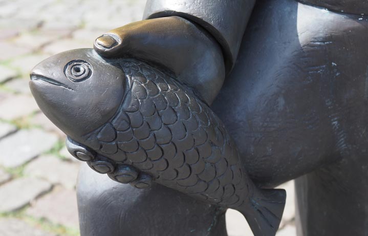 Bronzefigur Vegesacker Junge